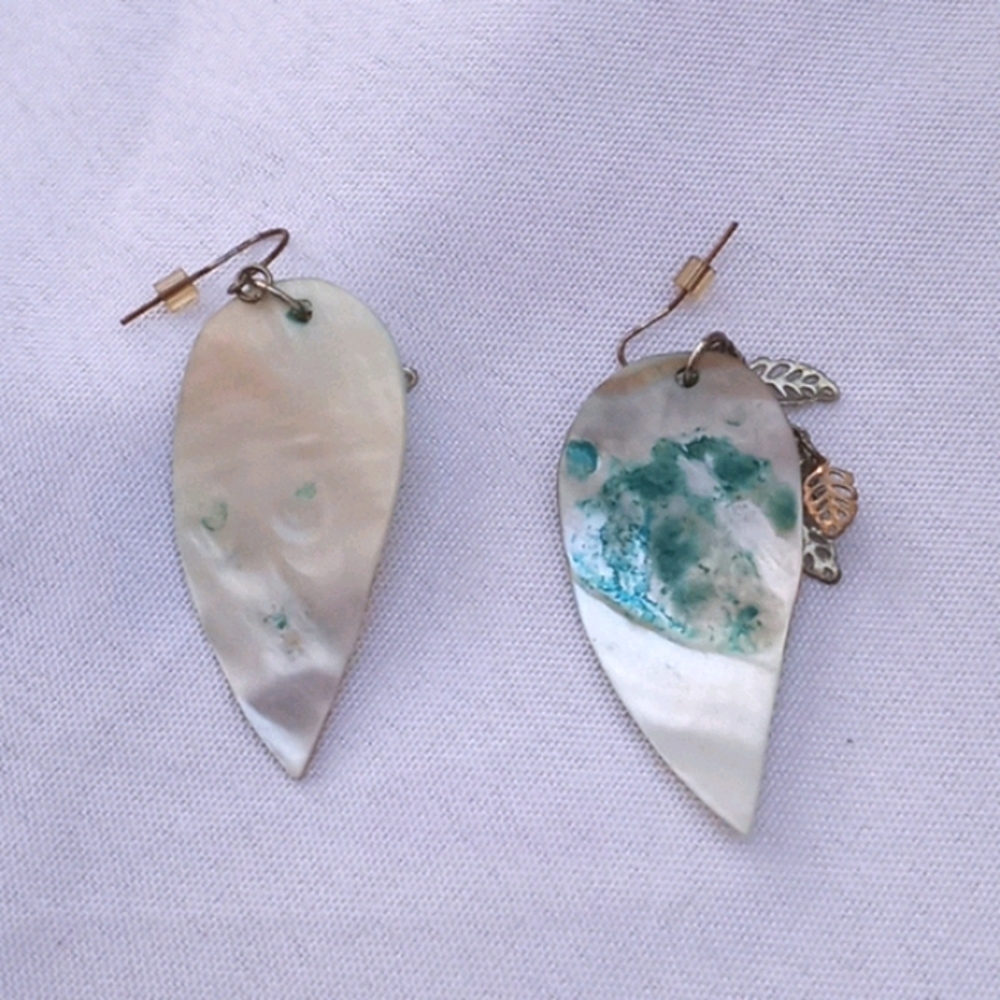 Shell & Feather Dangle Earrings - Picture 3 of 6